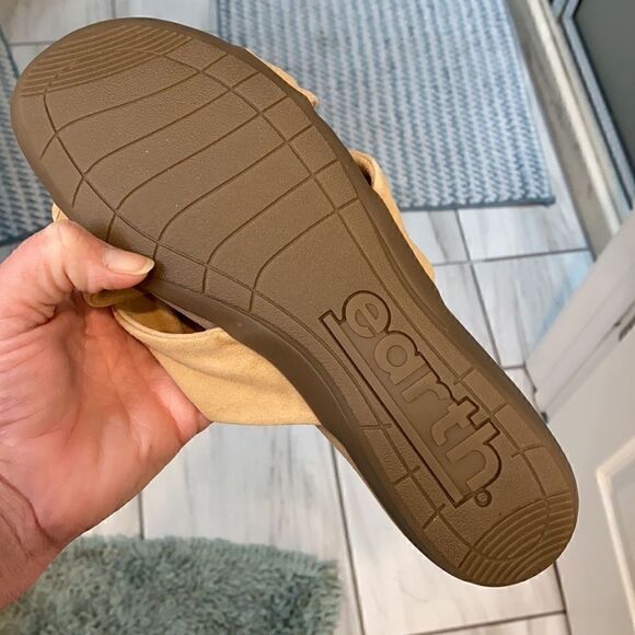 Earth Slip on Ecru Aida Suede Slide waccent😱😭😭 - Picture 12 of 12